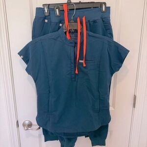 FIGS Women’s scrub set